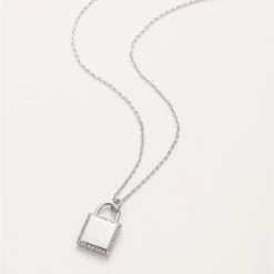 Schloss Halskette Zirkonia Mit Gravur 13 Schloss Halskette Zirkonia Mit Gravur -Meinekette Verkäufe 0M4A3181