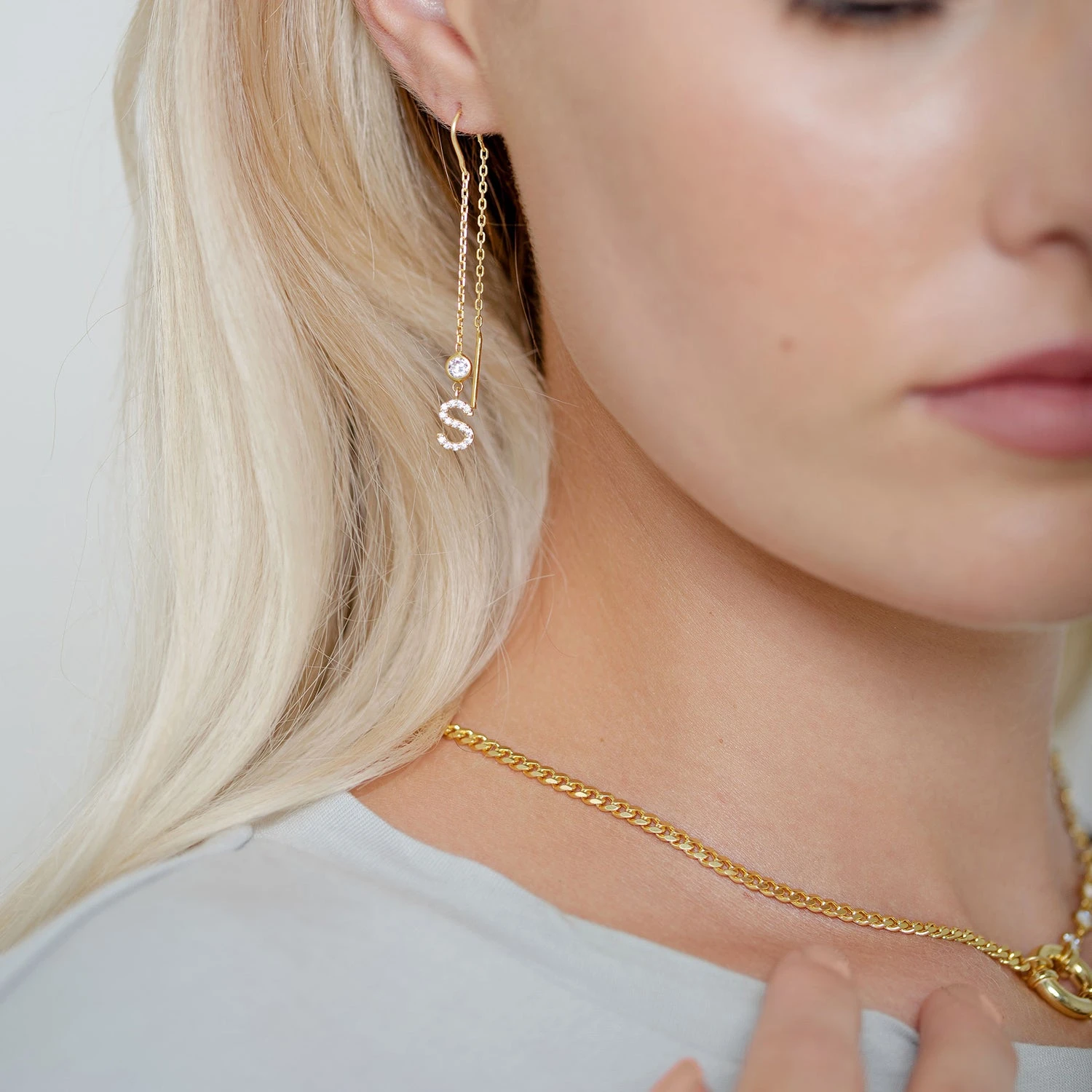 Doppel-Strang-Ohrringe Mit Buchstabe 7 Doppel-Strang-Ohrringe Mit Buchstabe – Bild 7