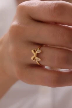 Gleam Ribbon Ring -Meinekette Verkäufe 7I0A1094 09312b03 fd2a 46e1 8b7e d3ee51db0738