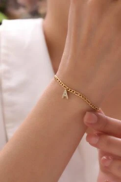 Armband Figaro Mit Buchstabe 11 Armband Figaro Mit Buchstabe -Meinekette Verkäufe 7I0A1103 4e95210a 5581 45e4 ba56 8b34bc75da22