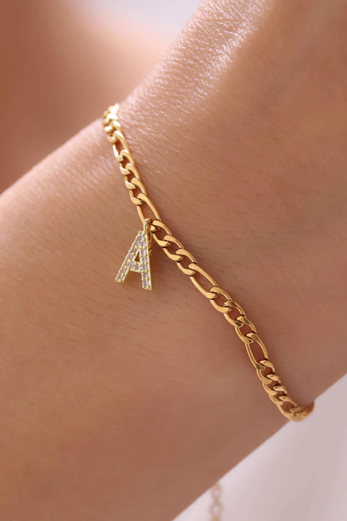 Armband Figaro Mit Buchstabe 5 Armband Figaro Mit Buchstabe – Bild 5