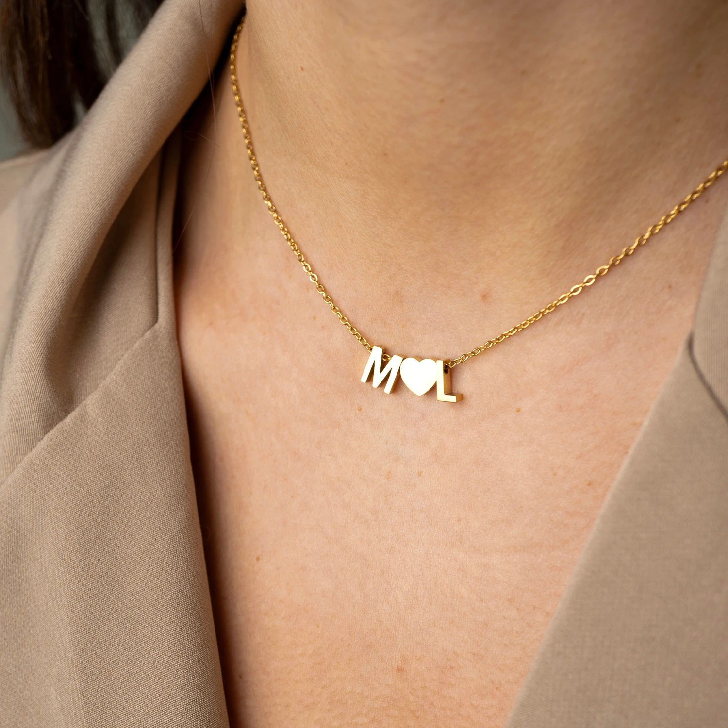Tiny Heart Halskette Double Buchstabe 2 Tiny Heart Halskette Double Buchstabe – Bild 2