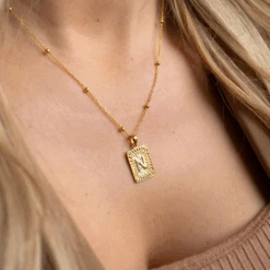 Plain Letter Halskette -Meinekette Verkäufe DesignohneTitel 2024 01 30T091623.387 e20f46dc a615 41e5 8fee 6dd503cf44a7